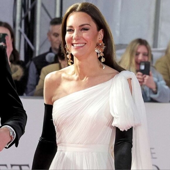 Zara Famous Kate Middleton Floral Statement Earrings - Picture 4 of 8